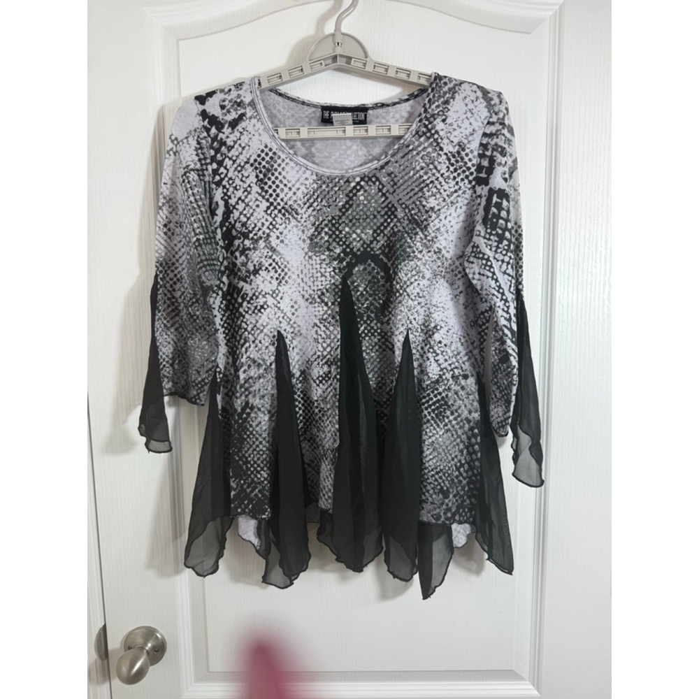 Women's The Pyramid Collection Tunic M Black White Snake Print